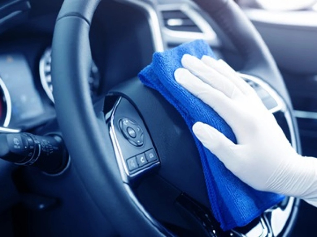 Desinfecta tu coche de forma segura para la vuelta al trabajo